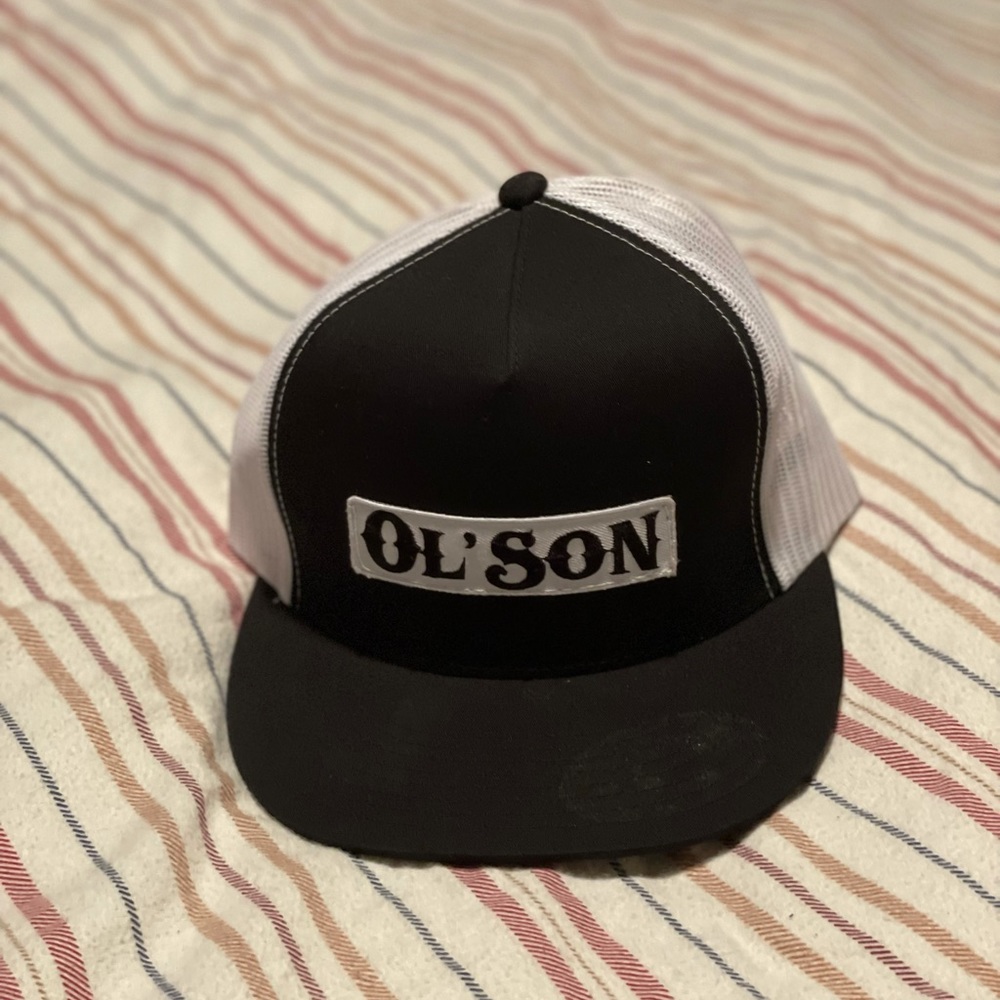 Dale Brisby hat